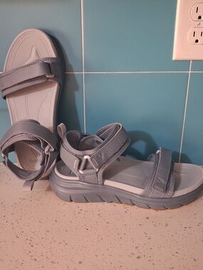 LIKE NEW VIONIC WOMEN'S DUSTY BLUE SPORTY SANDAL WITH VELCRO CLOSURES!